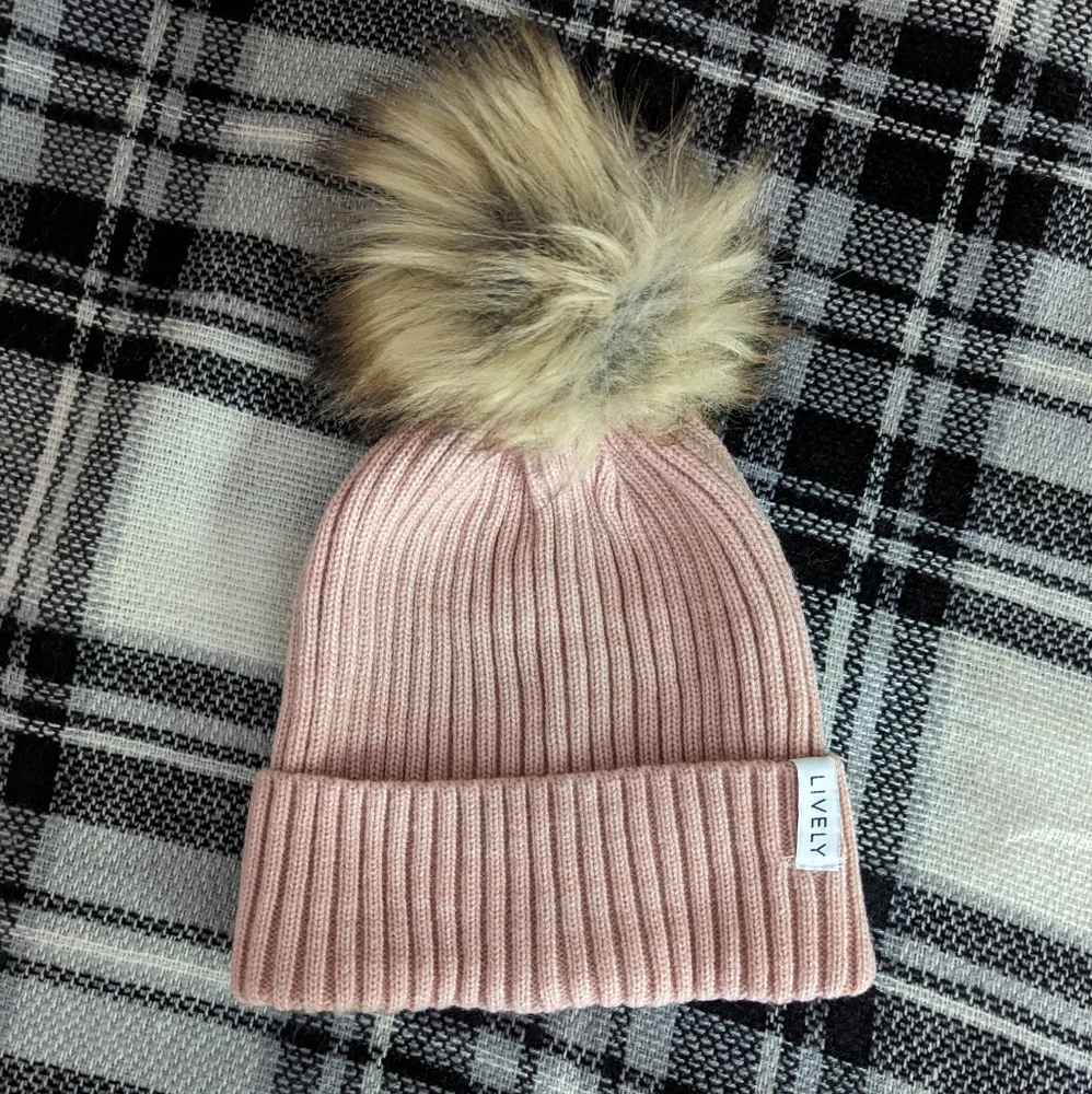 Lively It-Girl Pom Beanie-Light Dusty Rose, NWOT - Picture 1 of 7
